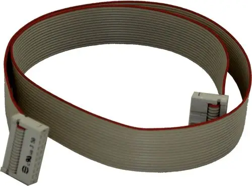 Flachbandkabel mit zwei Steckverbindern, verwendet für Heizkreisprintanwendungen, hergestellt von der Marke Wolf.